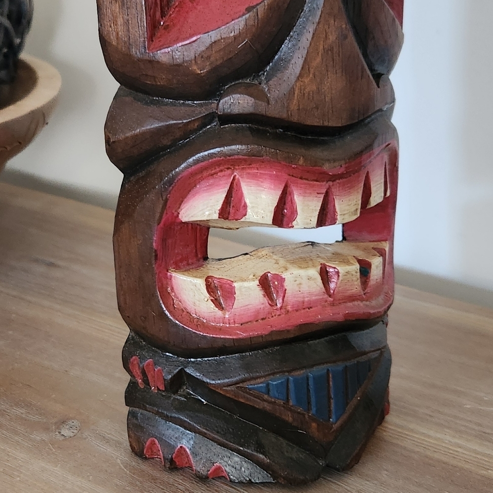 🗿Wooden Tiki Mask Wall Decor – Red & Blue Accents, Preowned Excellent Condition - Picture 8 of 14
